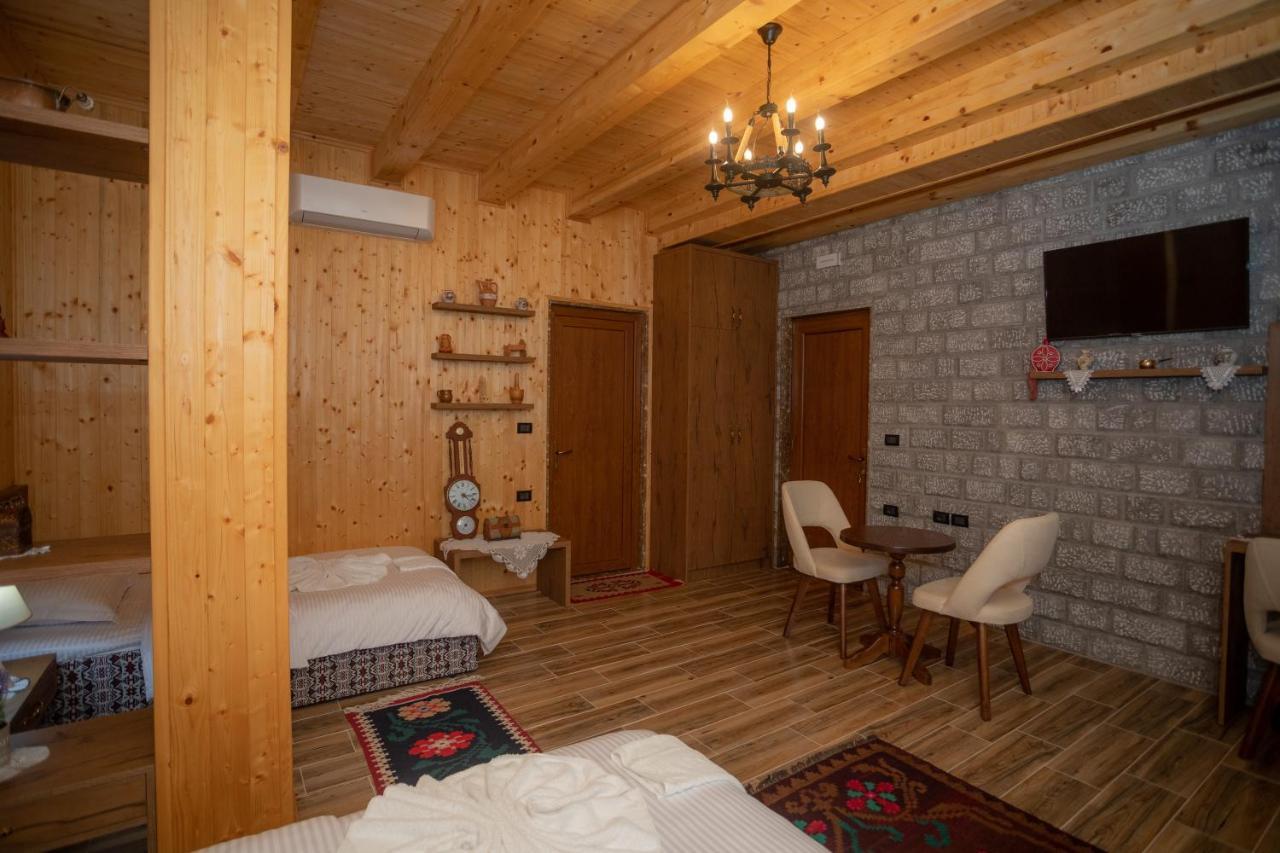 Old House 호텔 Canaj 외부 사진