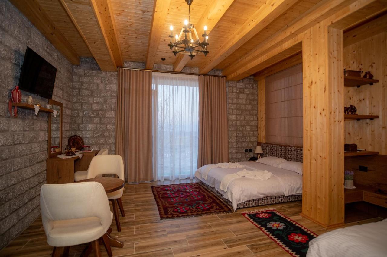 Old House 호텔 Canaj 외부 사진