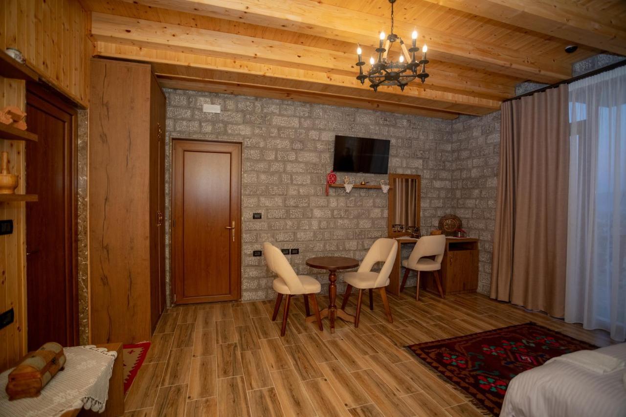 Old House 호텔 Canaj 외부 사진